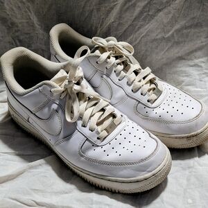 Classic White Nike AF1s